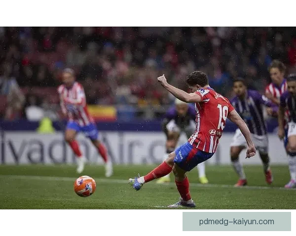 阿尔瓦雷斯进球集锦展现其持续提升的进攻能力与关键时刻的表现